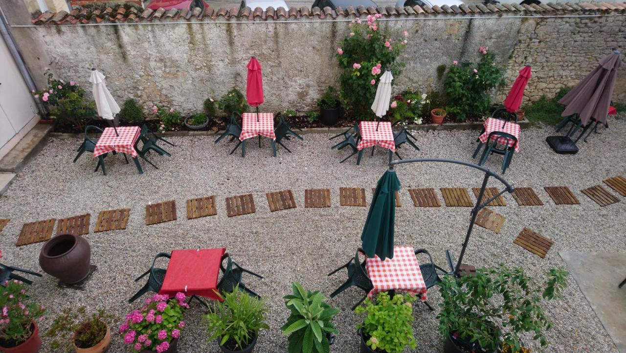 Cafe De Paris Ξενοδοχείο Lesparre-Médoc Εξωτερικό φωτογραφία